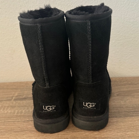 UGG Black Classic Short Boot, Size 6 - Picture 3 of 6